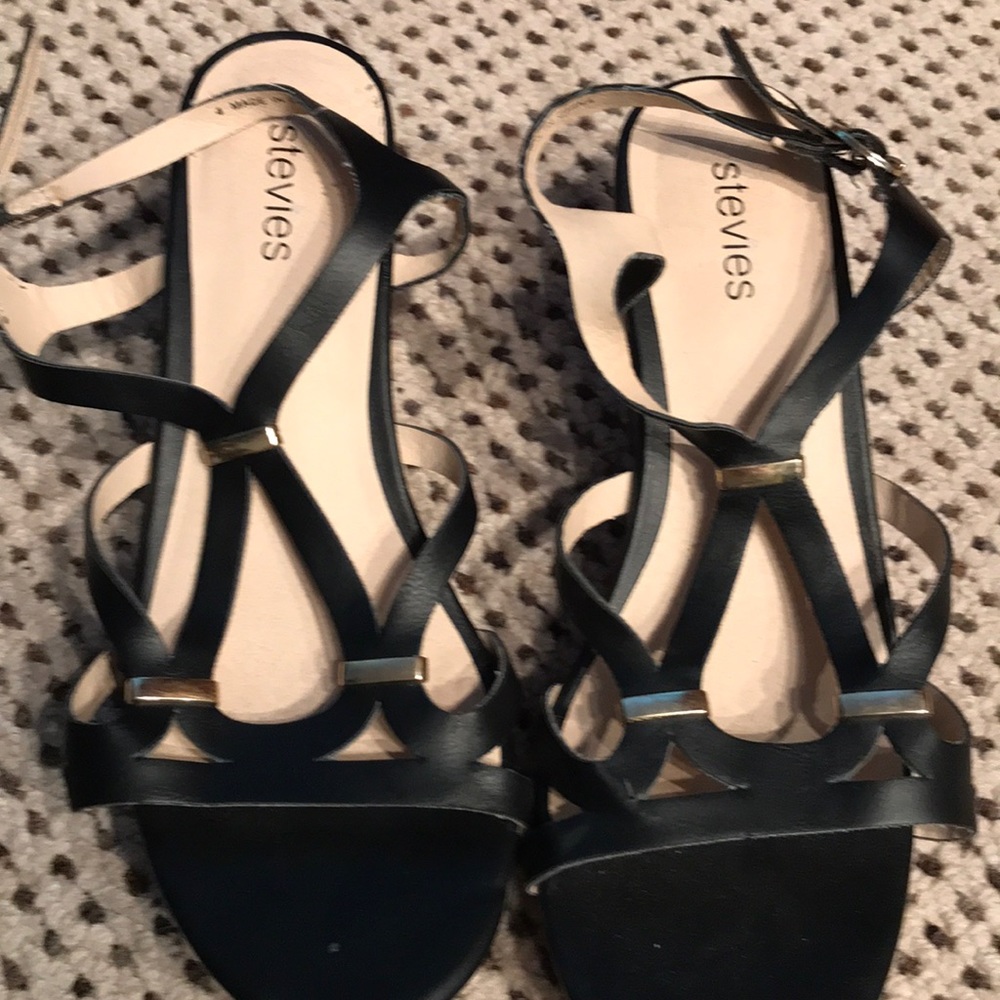 Shoes - Picture 4 of 8